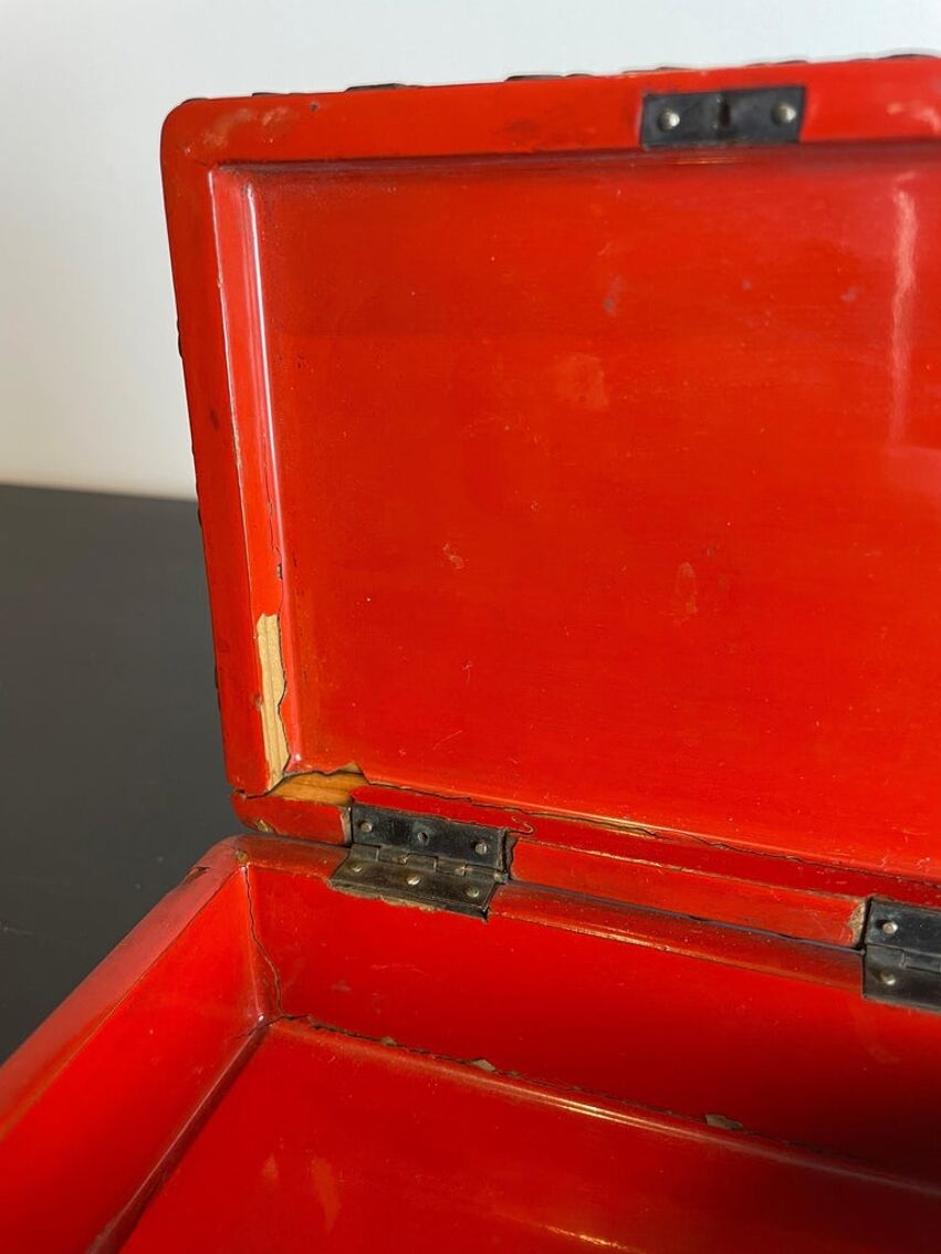 Lacquered cinnabar box from 19th century