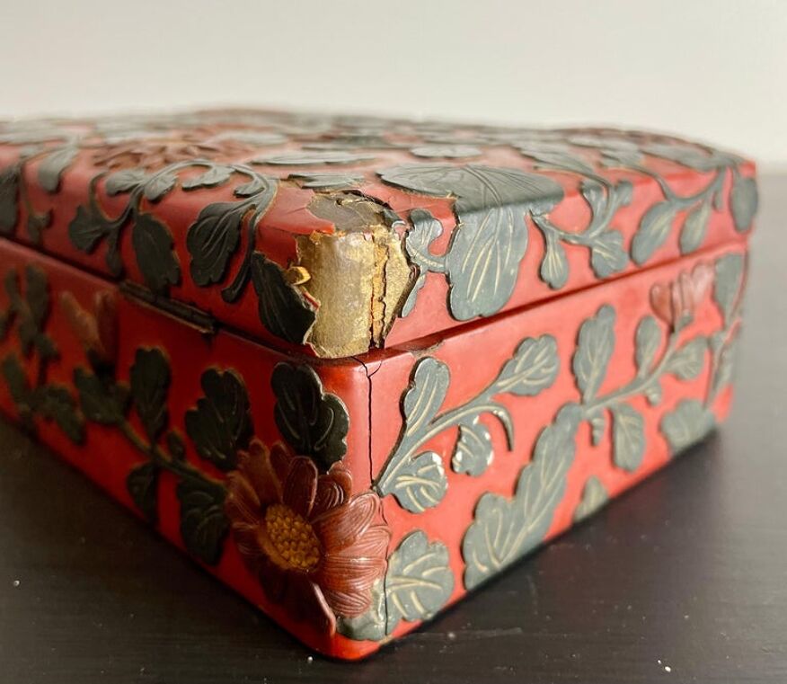 Lacquered cinnabar box from 19th century