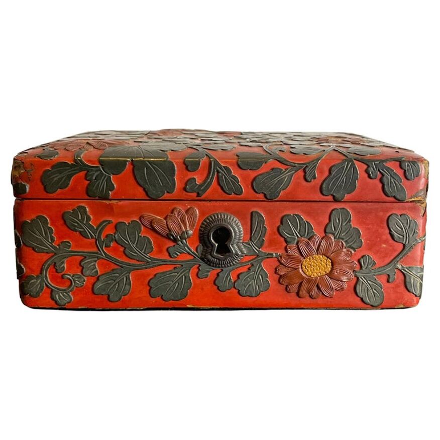 Lacquered cinnabar box from 19th century